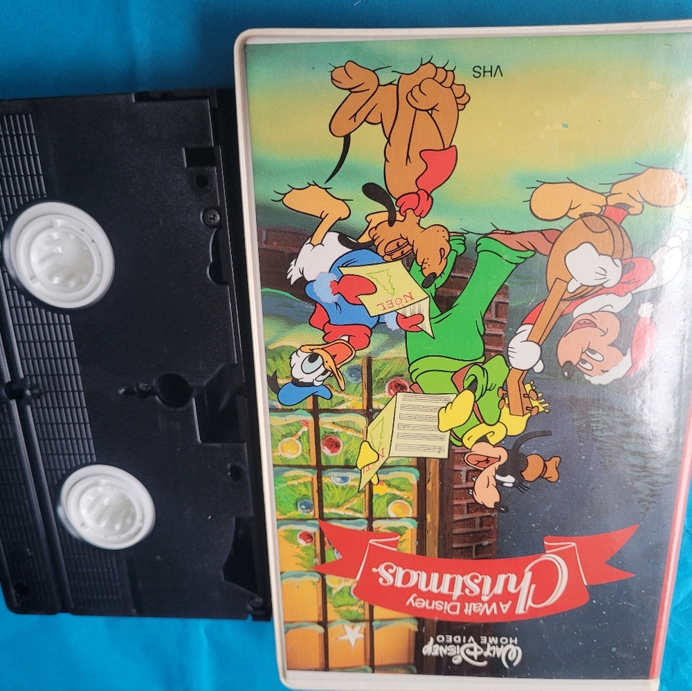 Walt Disney Christmas VHS - Picture 3 of 4